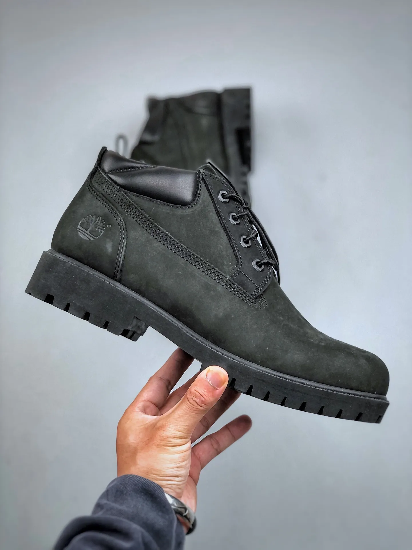 Local self-pickup💰700 supports store placement, pure and original top quality, one-to-one original development version, Timberland, not bad at kicking/black low-tops 73537 Produced by the original channel of Zhongshan Baoyuan, the top-notch technology is newly upgraded, it can be called a genuine copy machine, the original imported waterproof leather, the original anti-counterfeiting label, the purple light can scan, the computer sewing line, the four lines in parallel, the horizontal folding, the dynamic water-repellent, the top genuine consistent injection molding Craftsmanship: Rubber non-slip outsole resists cold and cracks. Authentic and consistent all-leather collar/lining/sole. Equipped with anti-fatigue shock-absorbing honeycomb insole. Extremely comfortable. Full set of original packaging accessories (comes with shoelaces, eraser, and counter bag) Size: 39.5 40 41 42 43 44 45 One size larger